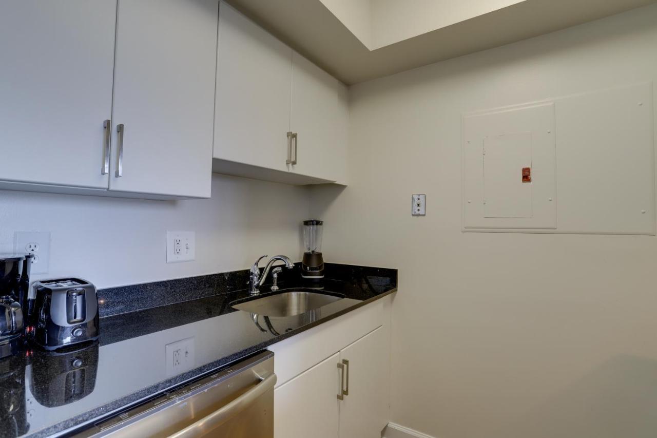Stylish And Charming Apartment In Pentagon City Arlington Bagian luar foto