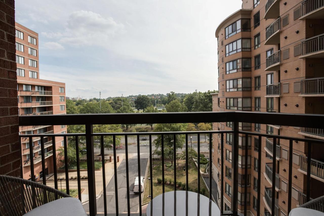 Stylish And Charming Apartment In Pentagon City Arlington Bagian luar foto